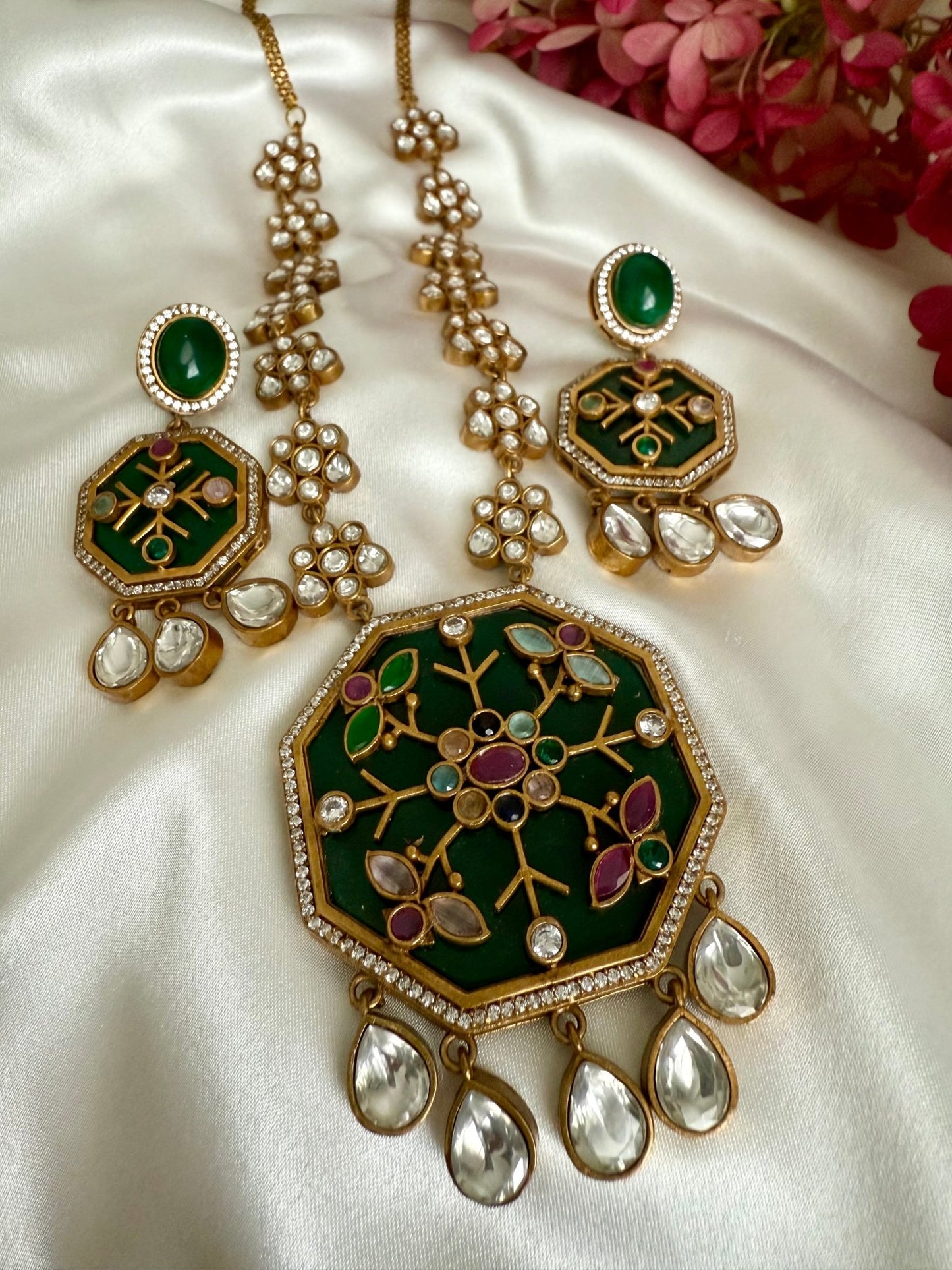 Esha Necklace Set - Dsapphire