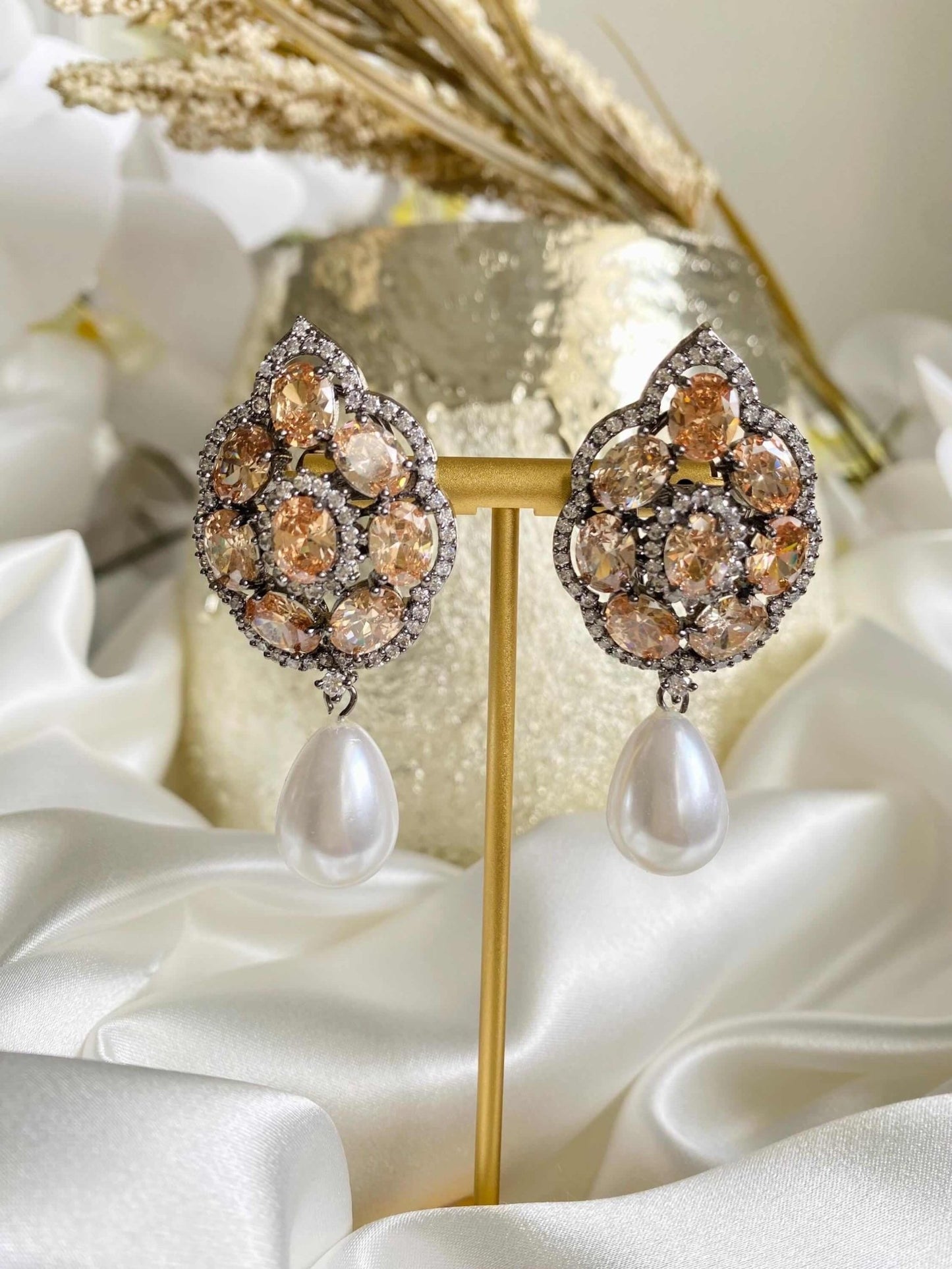 Laara Earrings - Dsapphire